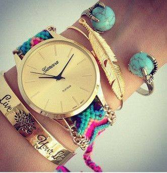 Très jolie montre avec bracelet brésilien très tendance!!! Accessoire incontournable de l'été