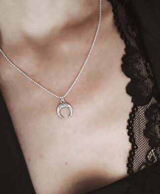 Collier corne demi-lune 