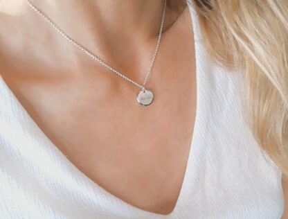 collier medaille argent gravé