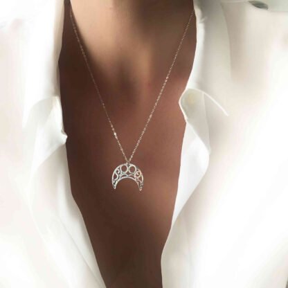 collier tendance 2021- croissant de lune