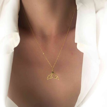 collier tendance 2021- queue de baleine