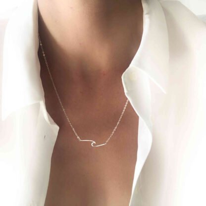 collier tendance 2021- vague argent