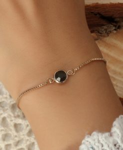 Bracelet fin pierre noire