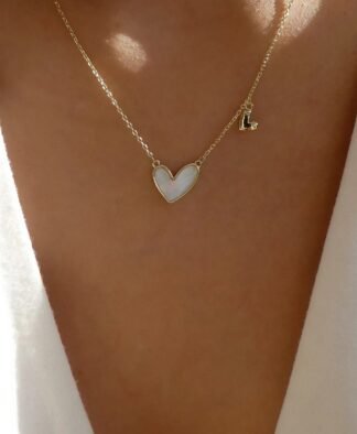 Collier avec pendentif coeur nacre