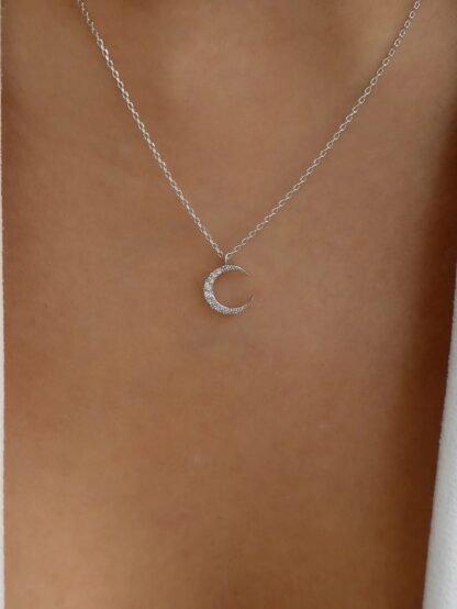 Collier a moins de 10 euros- pendentif lune strass