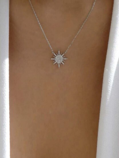 Collier fantaisie pendentif soleil strass argent