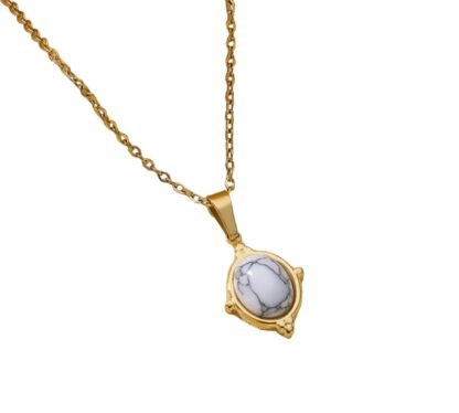 collier petite medaille pierre blanche